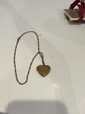 American girl Samantha 1996  Locket Pendant Necklace in Antique Gold